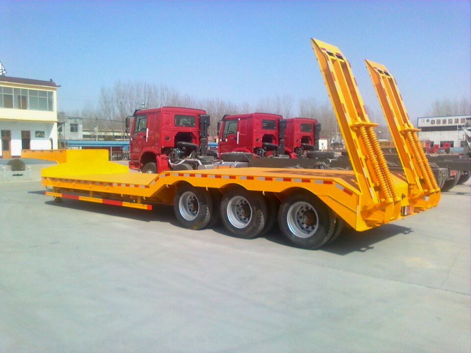低平板半掛車(chē)